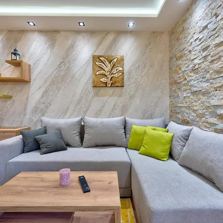 Lipa Lux * زلاتيبور