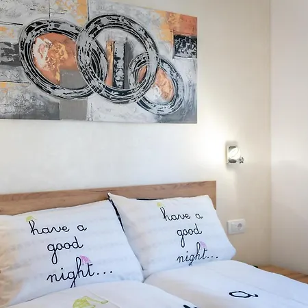 Lipa Lux * زلاتيبور